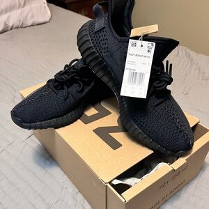 Yeezy 350 Onyx Men’s Size 10